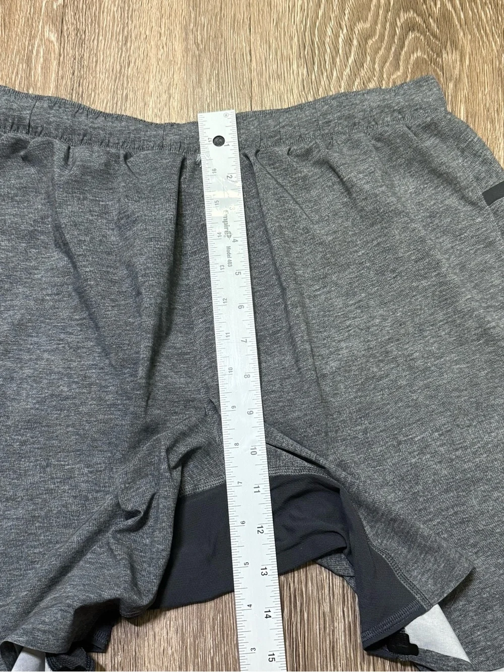 Lululemon License to Train Shorts Mens Sz Large Gray Athletic Running Athleisure